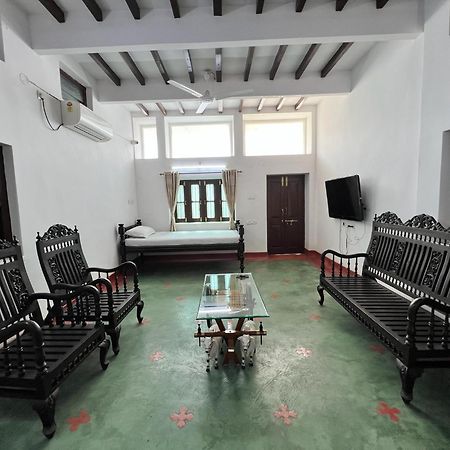 Laxmi Nivas 1949 Bed & Breakfast Secunderabad Bagian luar foto